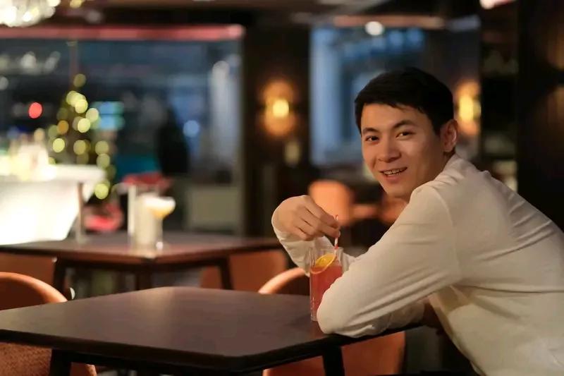 一个数年坚持健身美体的小伙子，才二十多岁，人就先走了。主要原因是他长期吃蛋白质粉