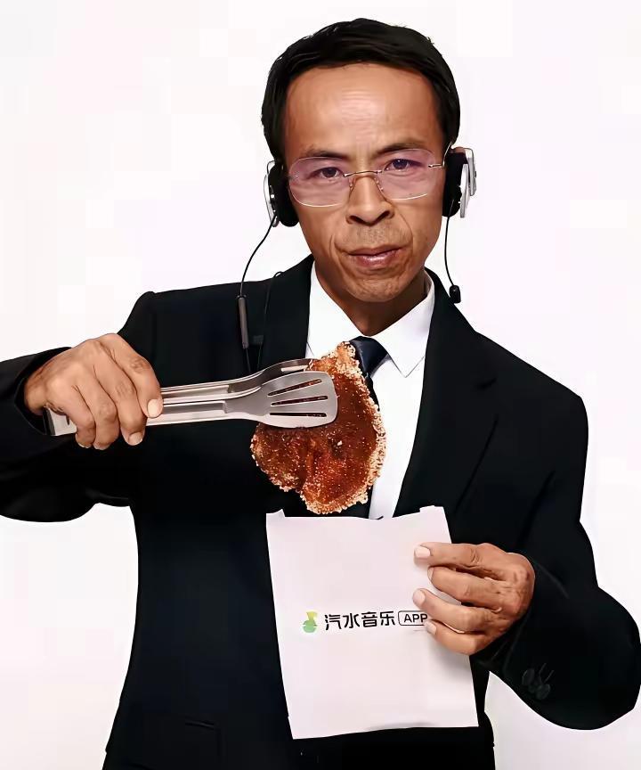 鸡排哥是个聪明人，他想把流量永远抓在手里，但是他知道，网红都是一阵风，刮过去就完