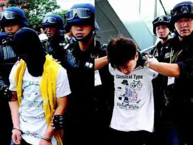 2009年，两名高中生在观看不雅视频后产生邪念，于是侵犯了曾教过自己的女老师，后