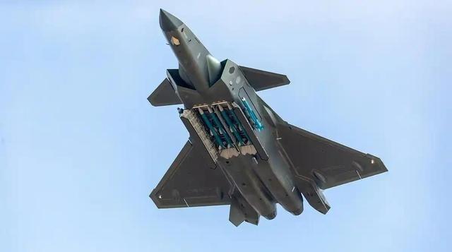 以歼20现在的隐身能力可以在日本韩国本土上空随便飞而不被发现吗？可以这么说，如果