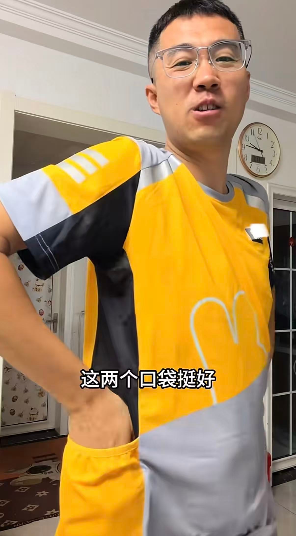 两万多条建议扎扎实实做成一件衣服。功能拉满，骑手穿上也舒坦，看着真不错，我都想整