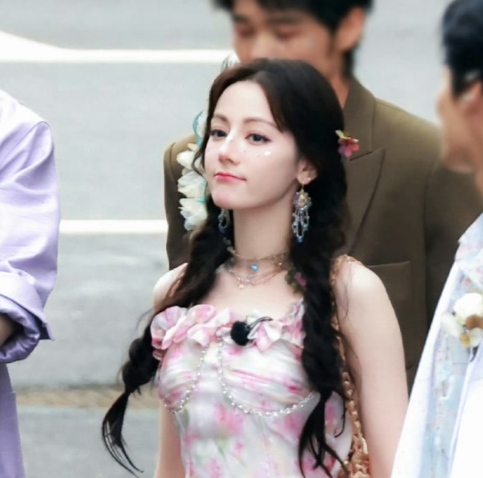 所有的热爱都值得被尊重，不贬低他人热爱的事物是一种素养