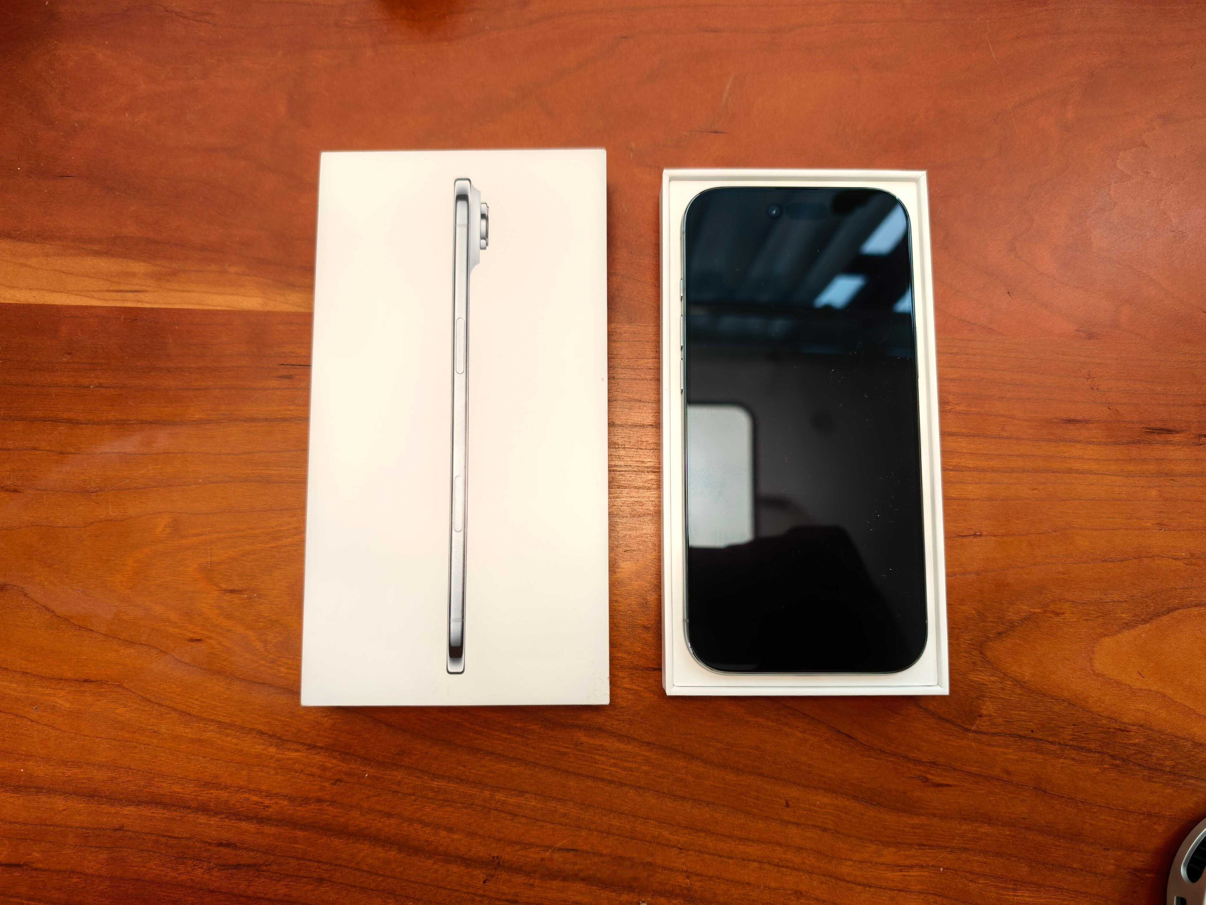 哇，iPhoneAir真的好薄哦[doge]买了国际版，比港版还便宜500，无