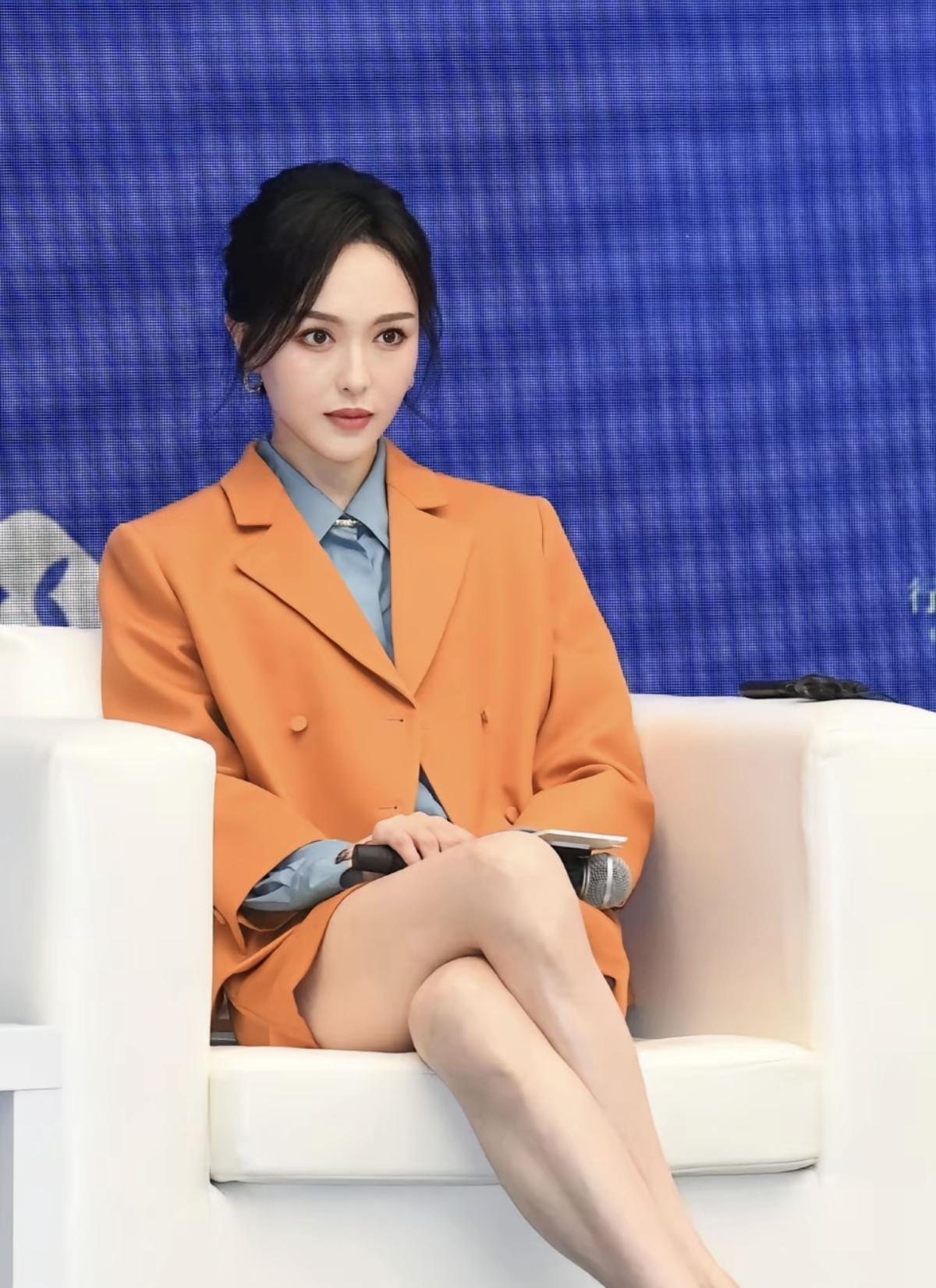 糖糖才是妥妥的人生赢家。家庭幸福事业蒸蒸日上，颜值还越来越美[呲牙笑]。她是怎么做