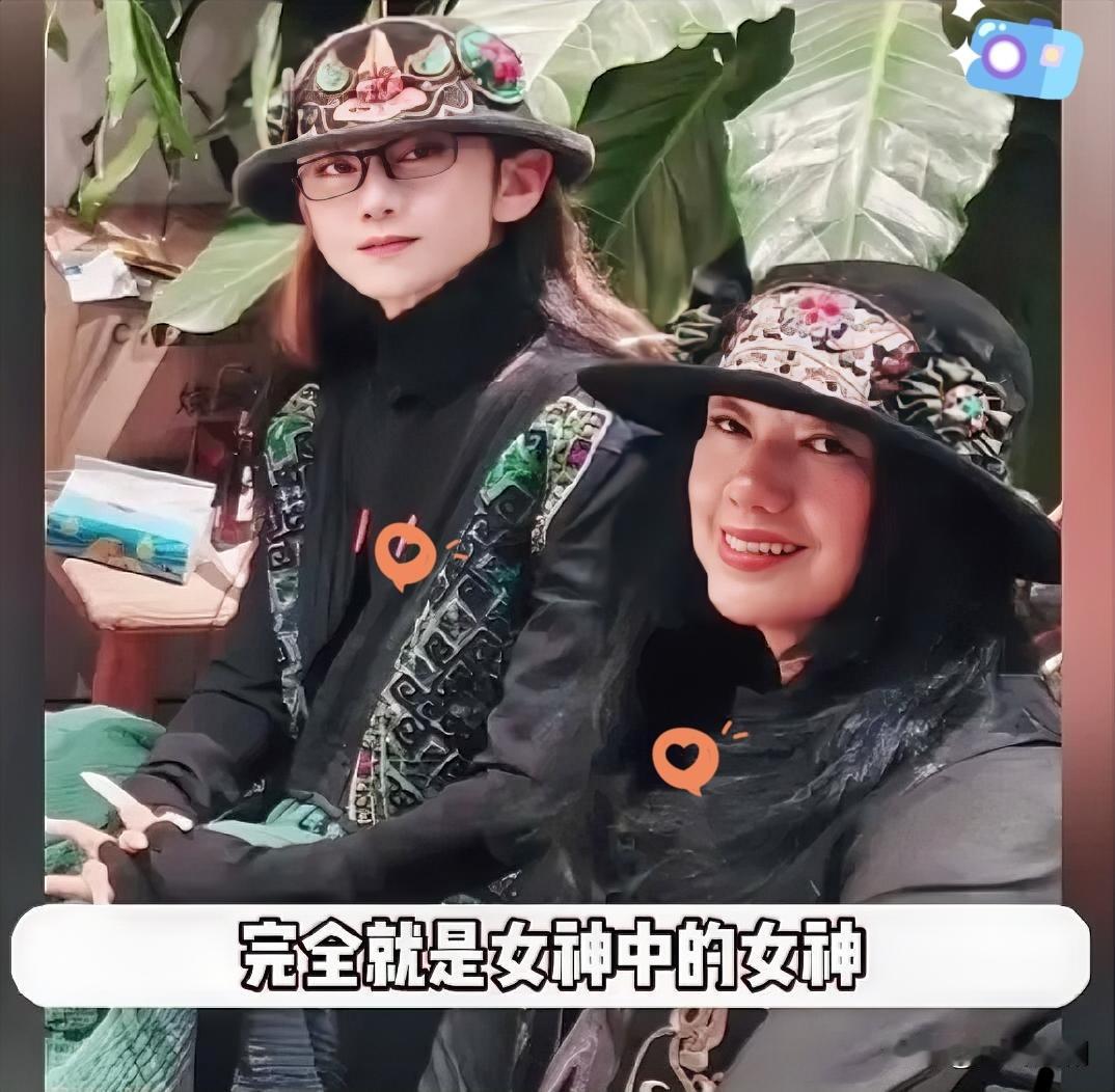 杨丽萍庆67岁生日，与妹妹杨丽燕罕见同框，状态年轻廋成纸片人。67岁杨丽萍的