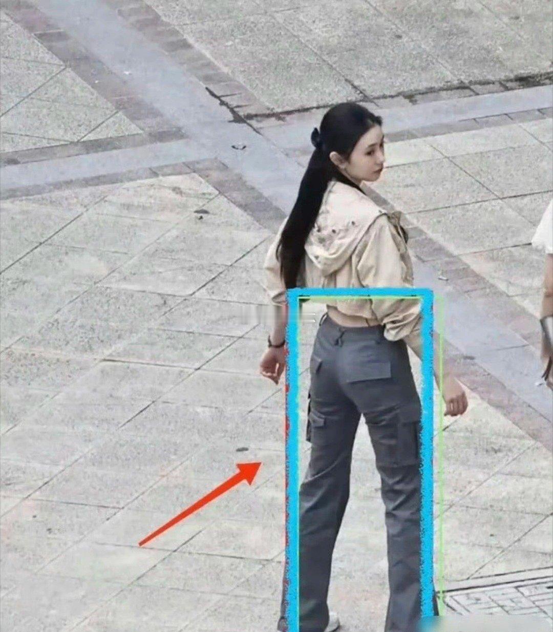 刘浩存身材比例有点吓人，三分之二都是腿实锤了