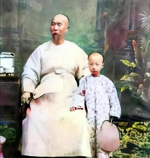 1955年，他饿死的那天，身边一粒米都没有那是1955年的某个冬日，北京城某