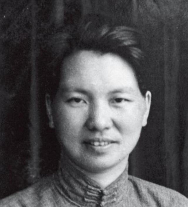 谁能想到，烈士朱枫的大女儿竟是国民党的特务！原来，大女儿是前夫的女儿，朱枫嫁过去