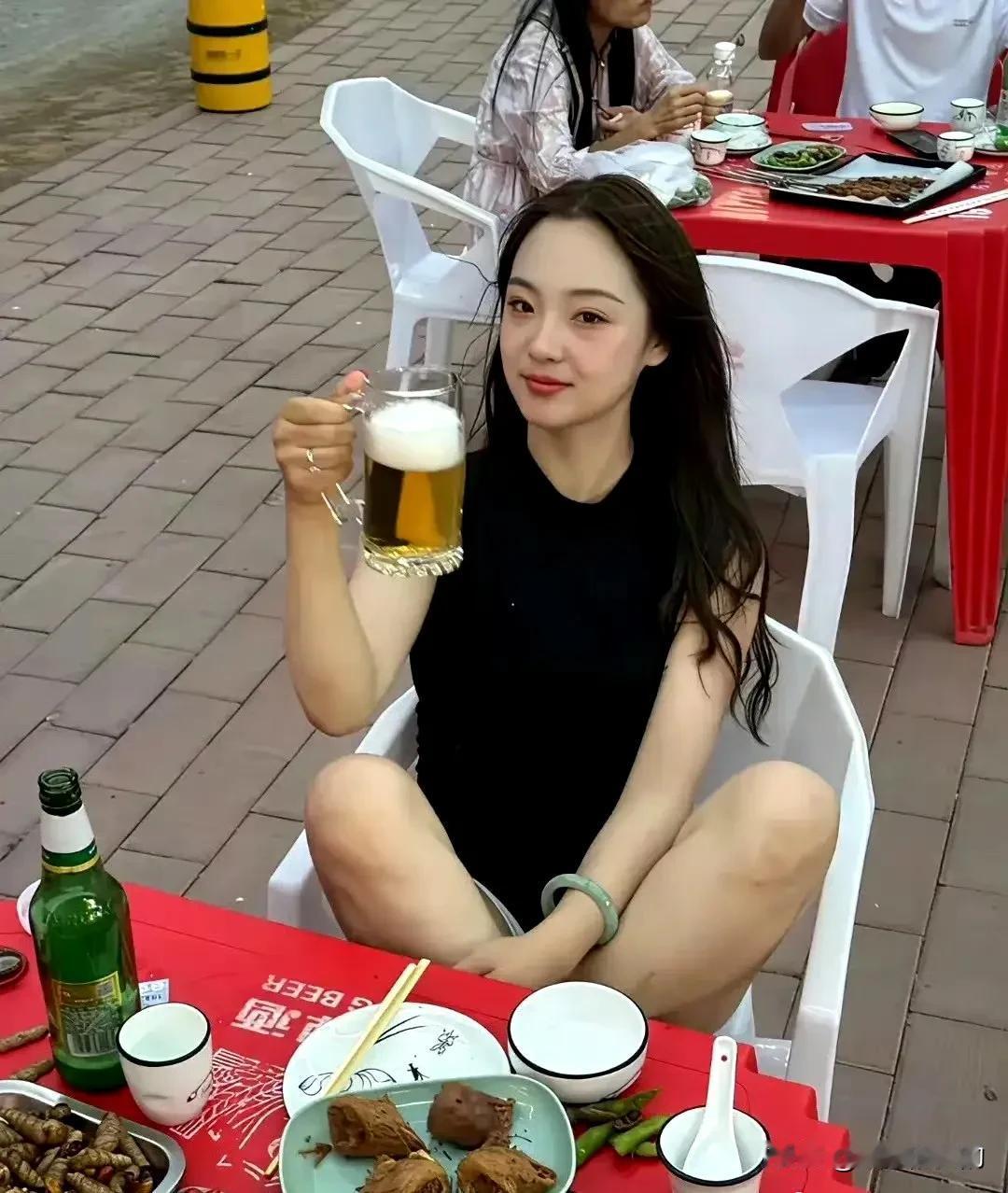 妹子，酒量不错