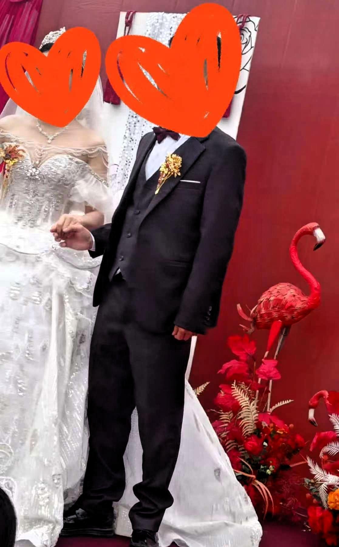 今天参加了一场婚礼，直接把我看懵了。真的看懵了！博士新娘+大厂新郎的婚礼，居