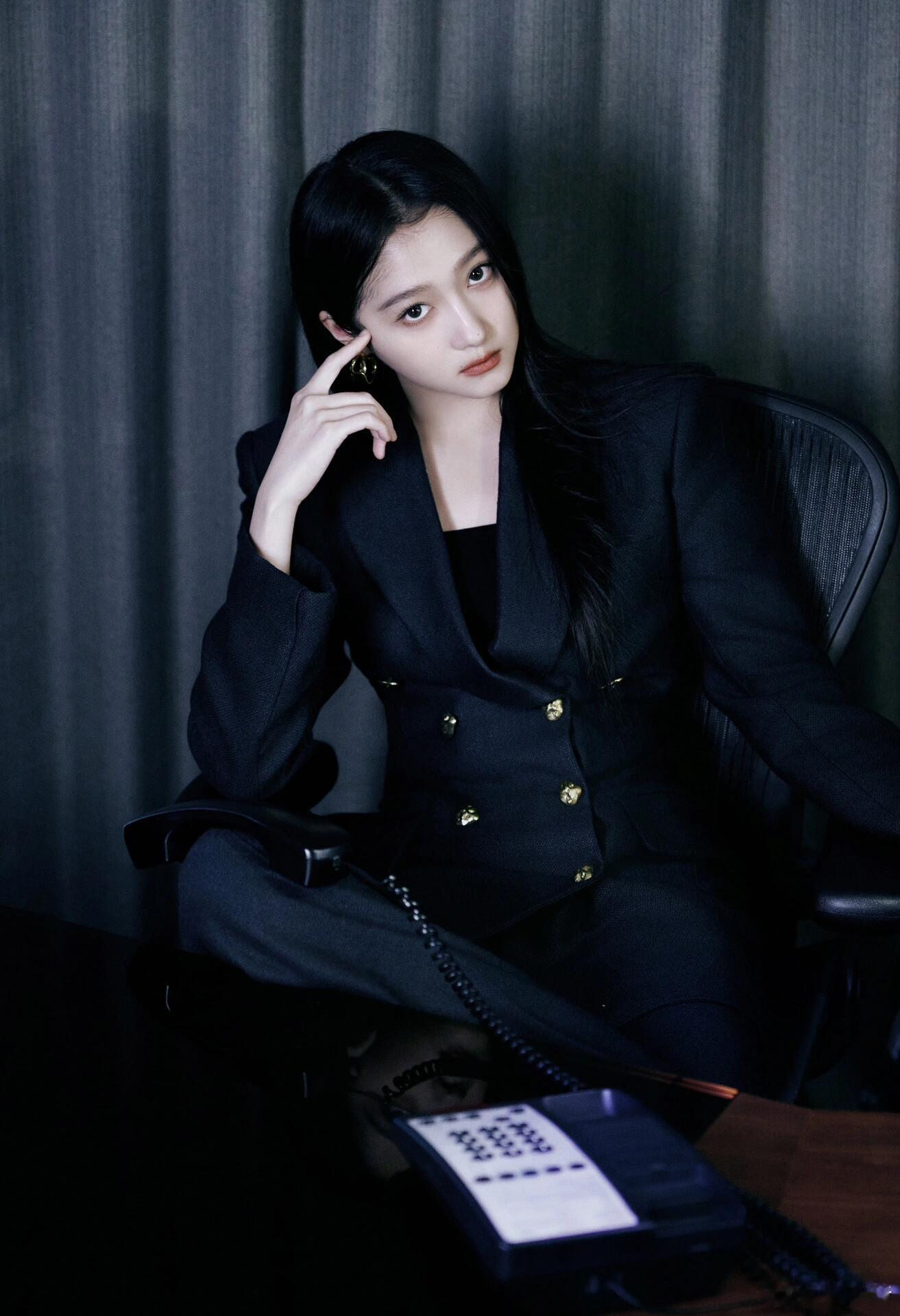 关晓彤好优越的骨相！关晓彤的骨相真是天生的艺术品，头包脸小头超吸睛，鼻梁高挺笔直