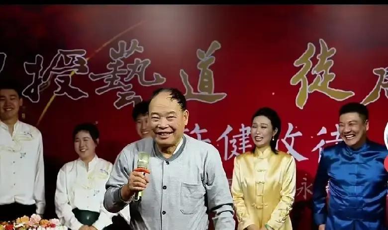 直播间一句“清门”，炸出相声圈一条隐秘的辈分链。刘俊杰，自己门下都已桃李满天下