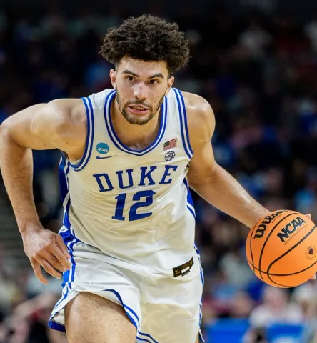 根据美媒NBACentral的报道，步行者有可能会考虑用状元签选中卡梅伦-布泽尔