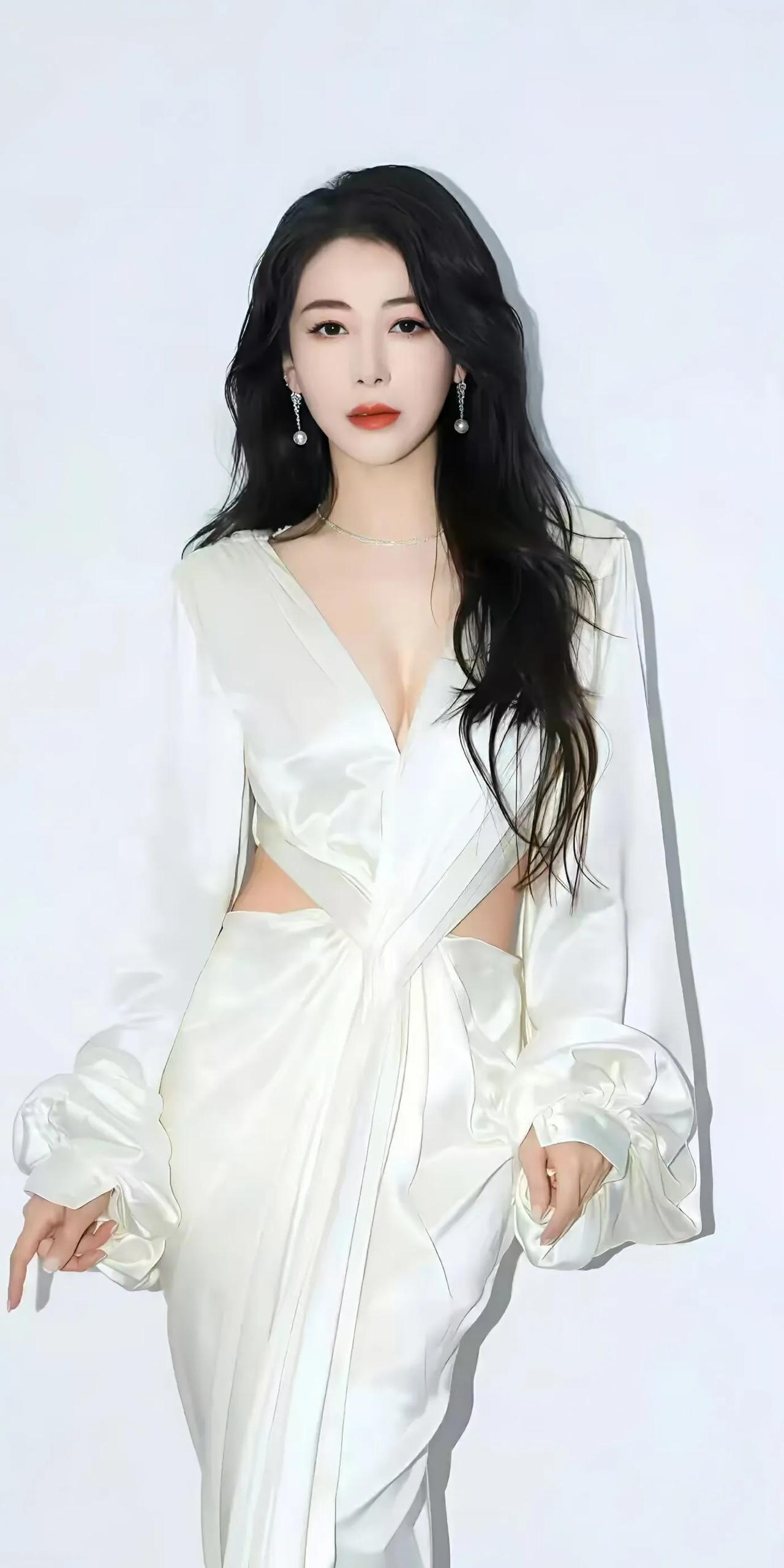 从西装女王到仙女教主，陈紫涵太会穿了
