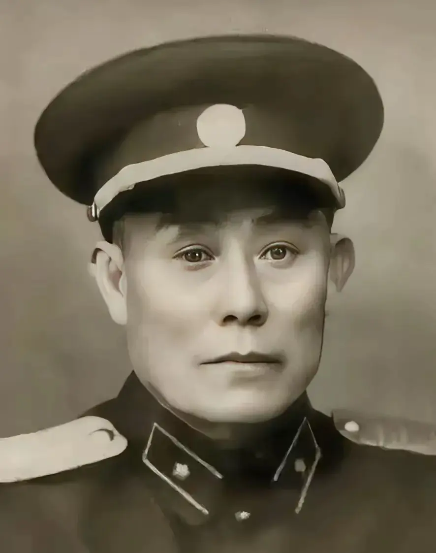 82岁的开国少将史可全住进301医院，无意中发现隔壁病房里躺着的竟是彭德怀。他猛