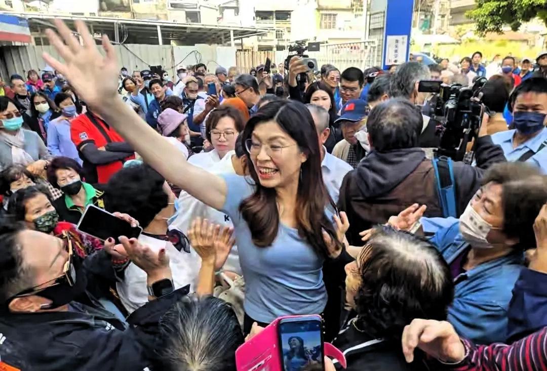 郑丽文88%民调杀疯了，侯友宜成唯一落单：民心从不会为模糊立场买单！谁能想