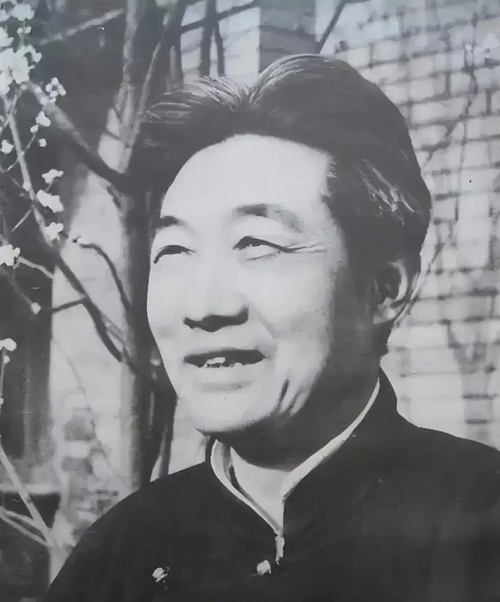 一幅画牛耕地的名画拍出2.668亿天价！这可不是普通农村景，而是徐悲鸿1951年