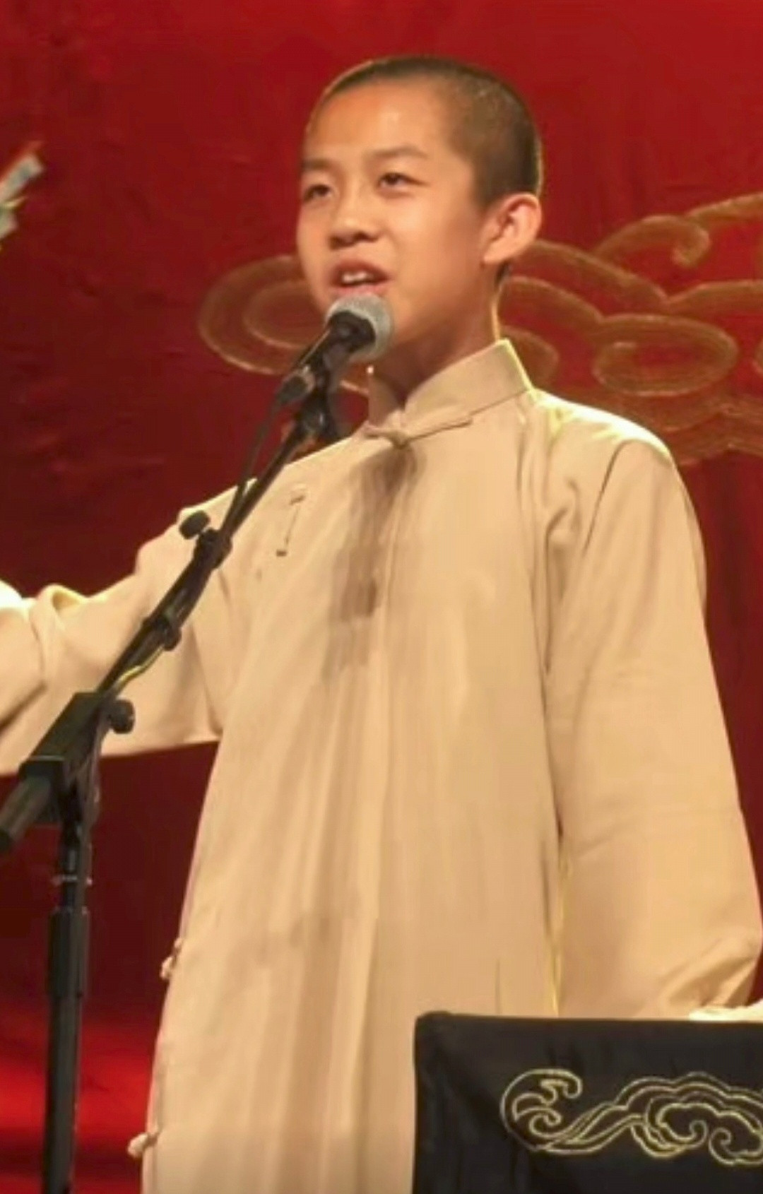 2008年8月17日张九龄第一次登台演出搭档是郭麒麟，一晃18年过去了。。。
