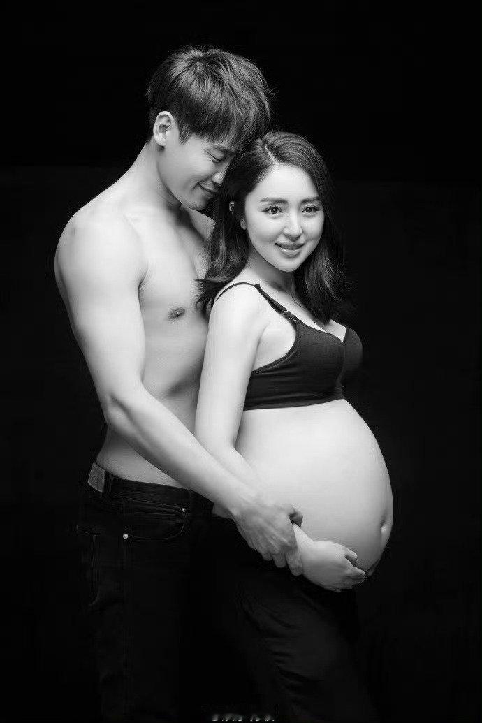 #董璇回应再婚原因#董璇和前夫高云翔孕照合影～当时也算是郎才女貌​