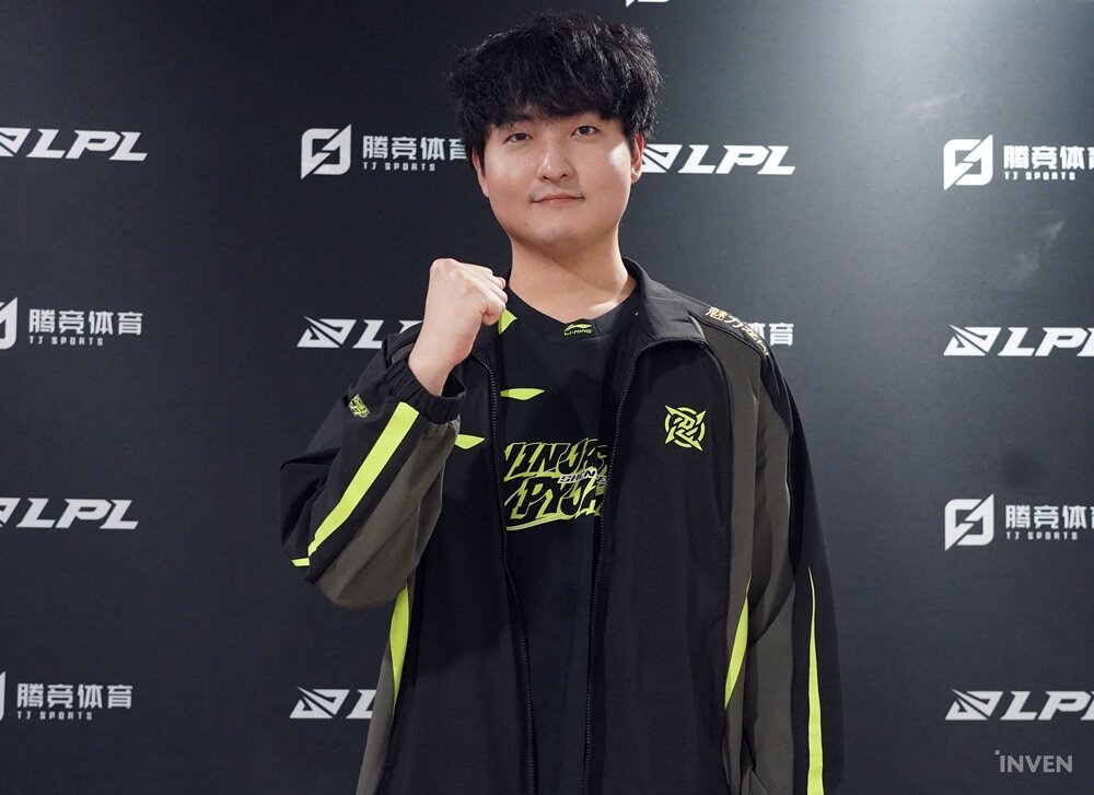 HOYA: 选择来LPL真是选对了, 已找不到能与Siwoo抗衡的选手