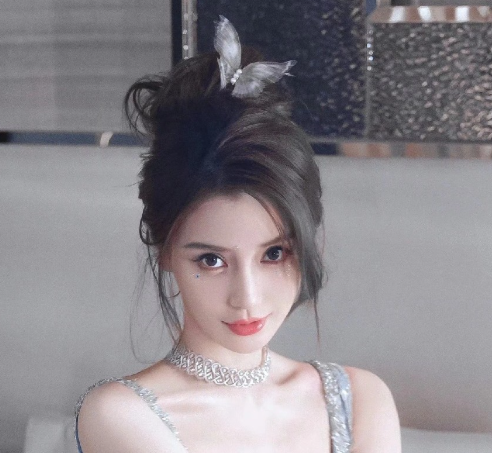 baby杨颖突然高调发文看到发文，这次黄晓明估计要后悔了吧，谁能想到，37岁的