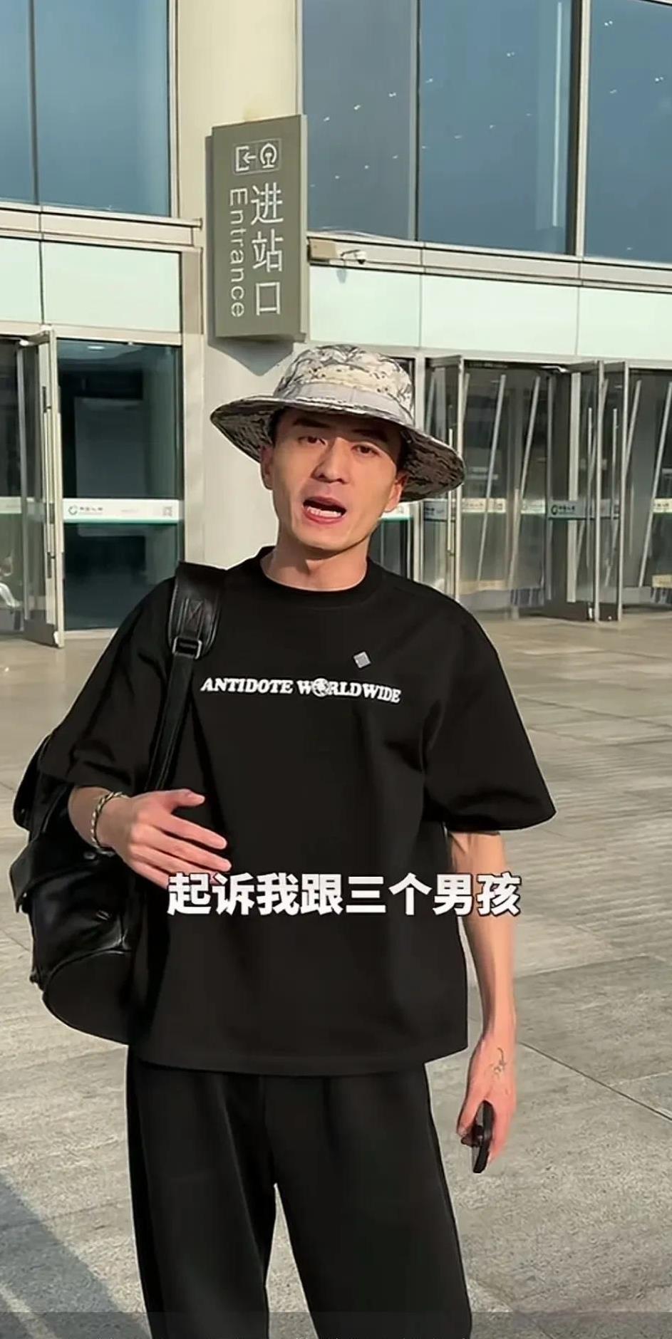 去年在济南碰瓷未遂的网红“狂飙兄弟”又来济南了。这次是来提交道歉视频的，但看他的
