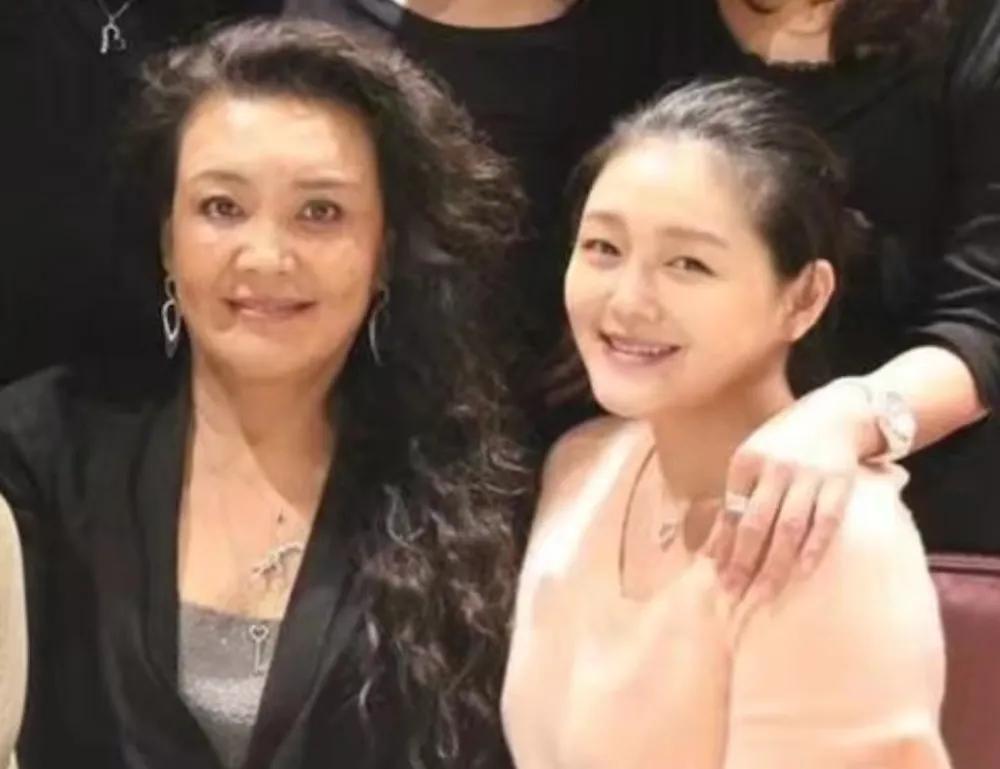 有人问张兰：“对前儿媳真的问心无愧吗？”张兰和大S之间到底有什么事情呢？其实