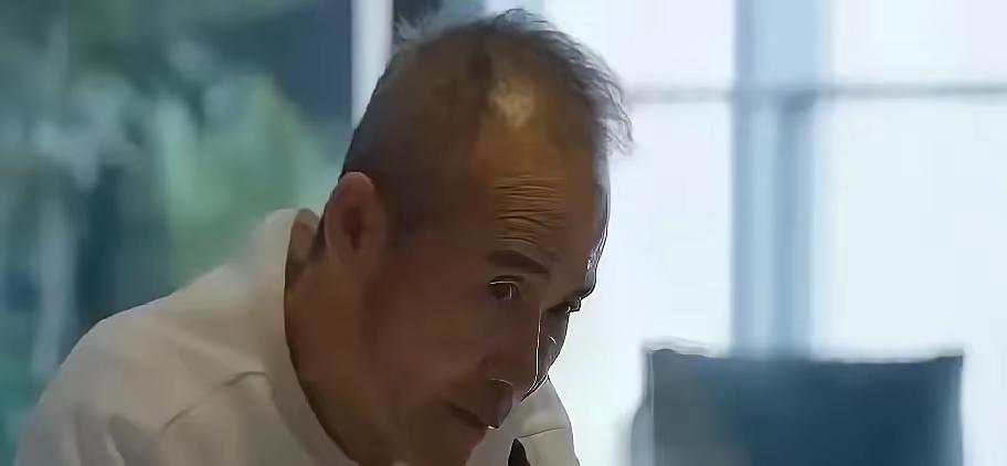 王石凌晨两点发微博“等你回家”，配图是空荡的书房。三小时后，田朴珺在抖音发健身