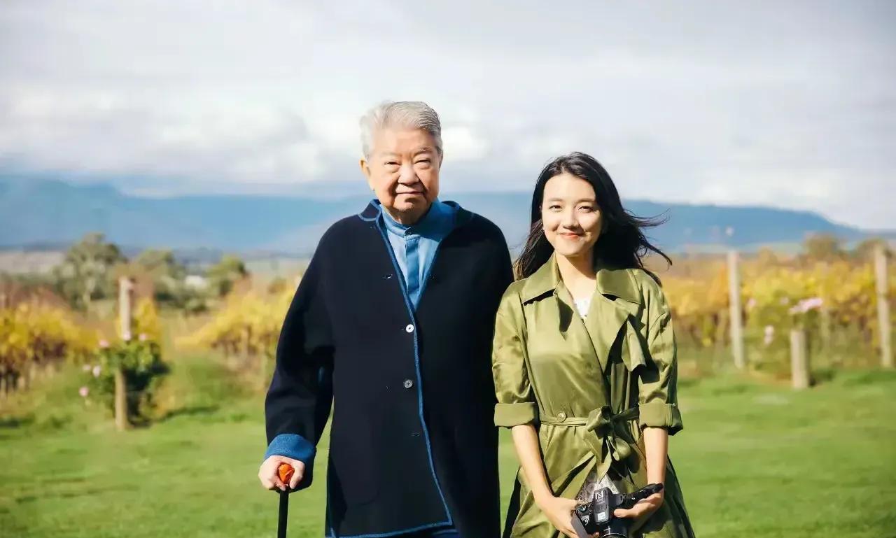 蔡澜先生走了，回顾他的一生真是让人感到感慨万千，虽然不是波澜壮阔，但是他个人魅力
