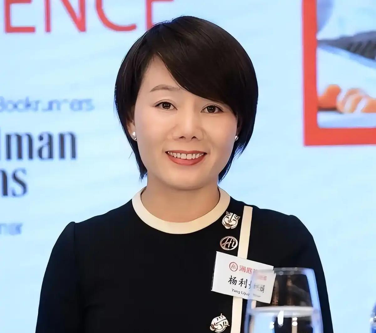 四川一女子为给哥哥还债，不惜陪伴老板24年，没想到老板后来大手一挥，女子身价直接