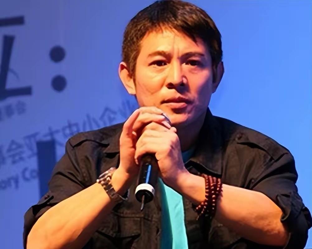 1994年，日本记者质问李连杰：“南京大屠杀死了30万人，你们一个个数的吗？”李