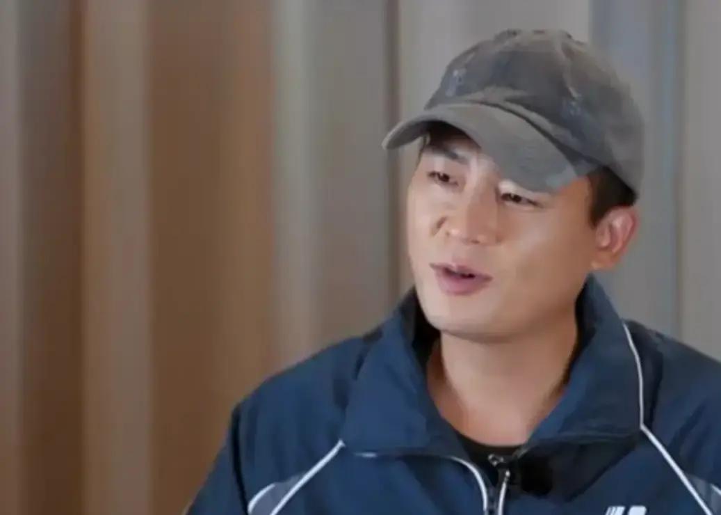 导演问欧豪：“你觉得李乃文和胡军谁更靠谱一点？”欧豪：“都挺不靠谱的，他们俩这个年纪在外面找不到助理