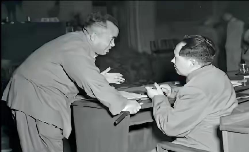 毛主席进京“赶考”前，给全党立下两条铁规矩！1949年春天，新中国眼看就要成