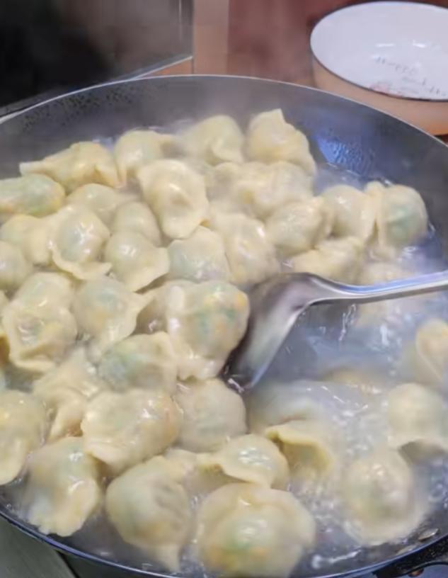 发现女儿出轨后，我连着做了一周的饺子，女儿主动醒悟道歉：我错了！我今年56岁，