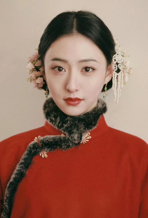 胡连馨的民国写真照，大家觉得她的颜值水平怎么样？