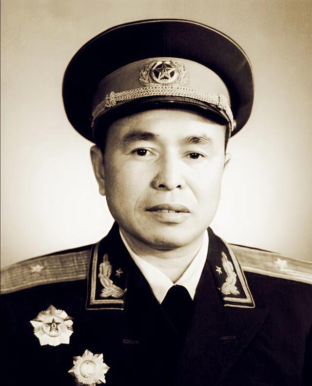 1946年，6000解放军被三万敌人包围，为了不泄露机密，旅长吴诚忠下令烧毁全部