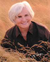 乔布斯在1980年代中期主动寻找生父母。他先联系到生母乔安妮（图一），两人很快见