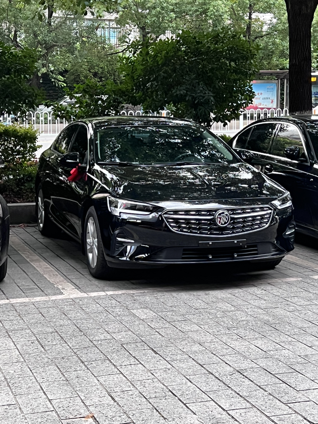 想问一下车友圈的朋友刹车异响新车不到一个月，踩刹车的时候有类似于敲键盘的声音，