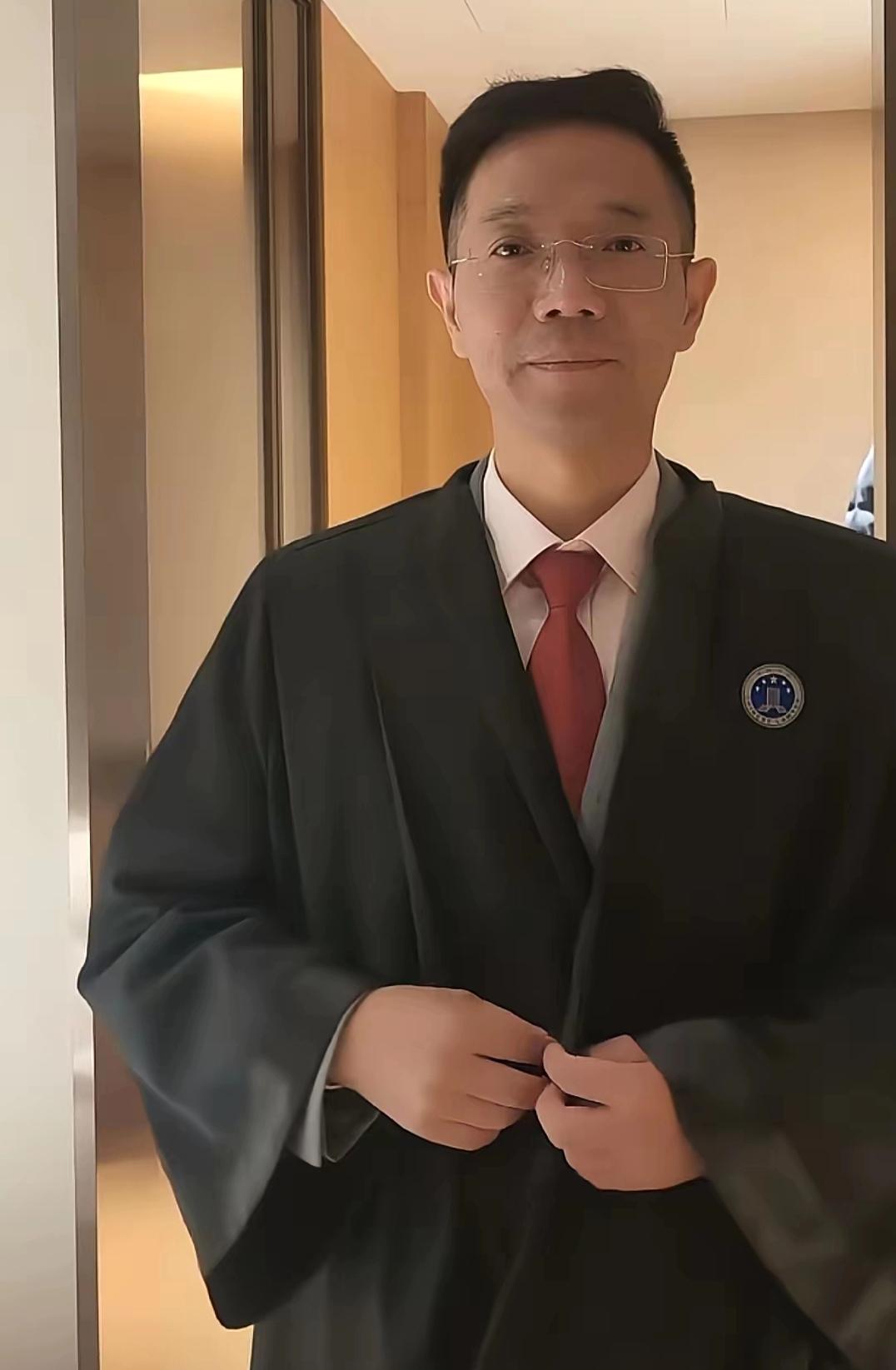 李圣律师代理的姜甲儒被抢案二审，今天在山东泰安中院开庭审理，因为被判死缓的曾某和