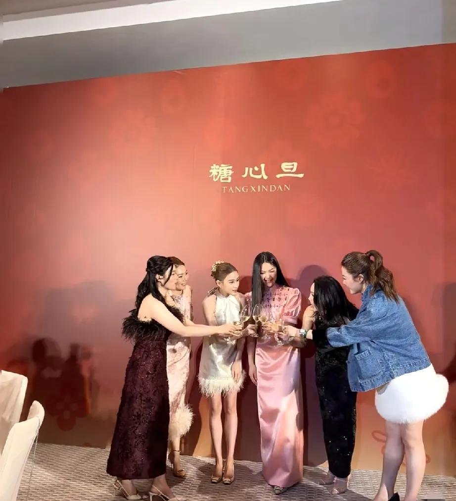 你留学三年背单词，人家三年积累50个顶级品牌的人脉。王诗龄在伦敦的课表，推翻了