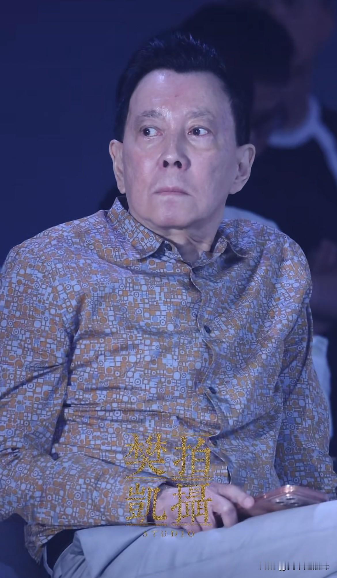 这个选美大赛应该让他儿子参加！他爸一点皱纹都没有🙂‍↔️，都长陈冠希脸上了[