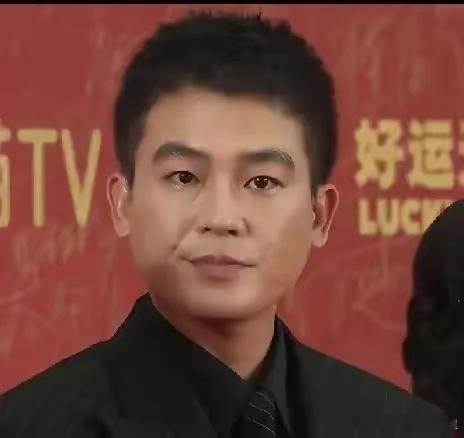 如果我是欧豪，飞天奖红毯结束事后，马上要做的第一件事就是，和造型团队好好聊聊眉毛