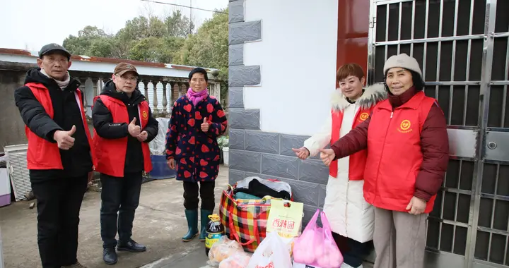 安徽芜湖：母爱扛千钧，善举暖寒岁