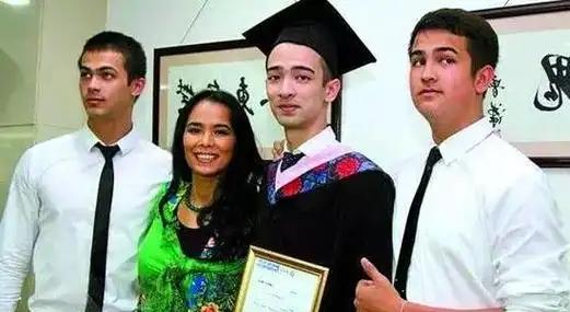 歌手韦唯跟瑞典前夫离婚多年之后，3个混血儿子突然收到一份漂洋过海寄来的瑞典遗产清