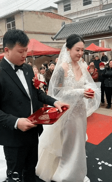 新娘开不开心，一眼就知道了。