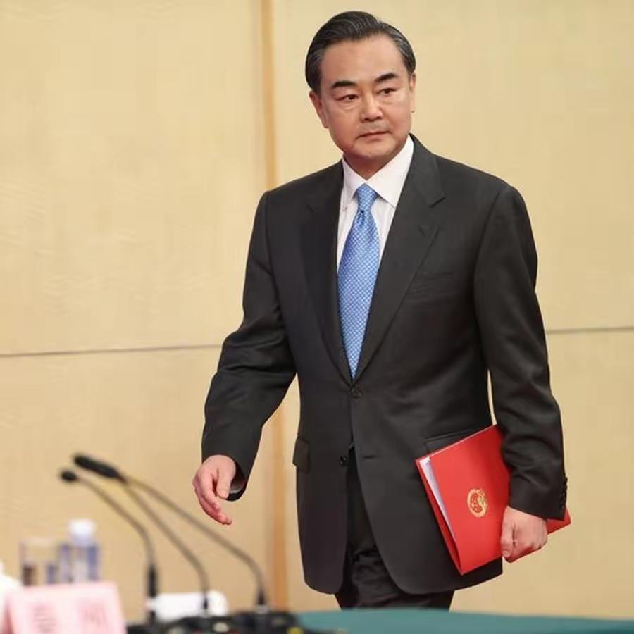 王毅这趟出访，时间点卡得太准了！10月15日亚信峰会，14日就动身，还要连跑四