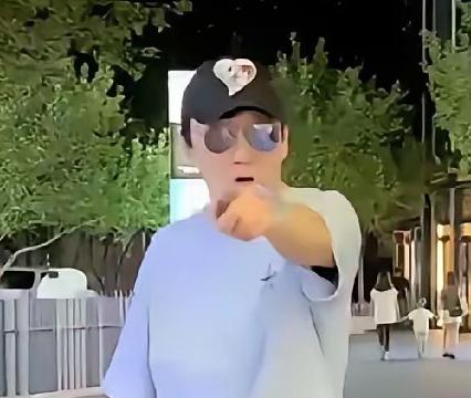 有网友问日本人在中国有多少人转入中国国籍了？都在什么部门任职？涉密保密单位有多少