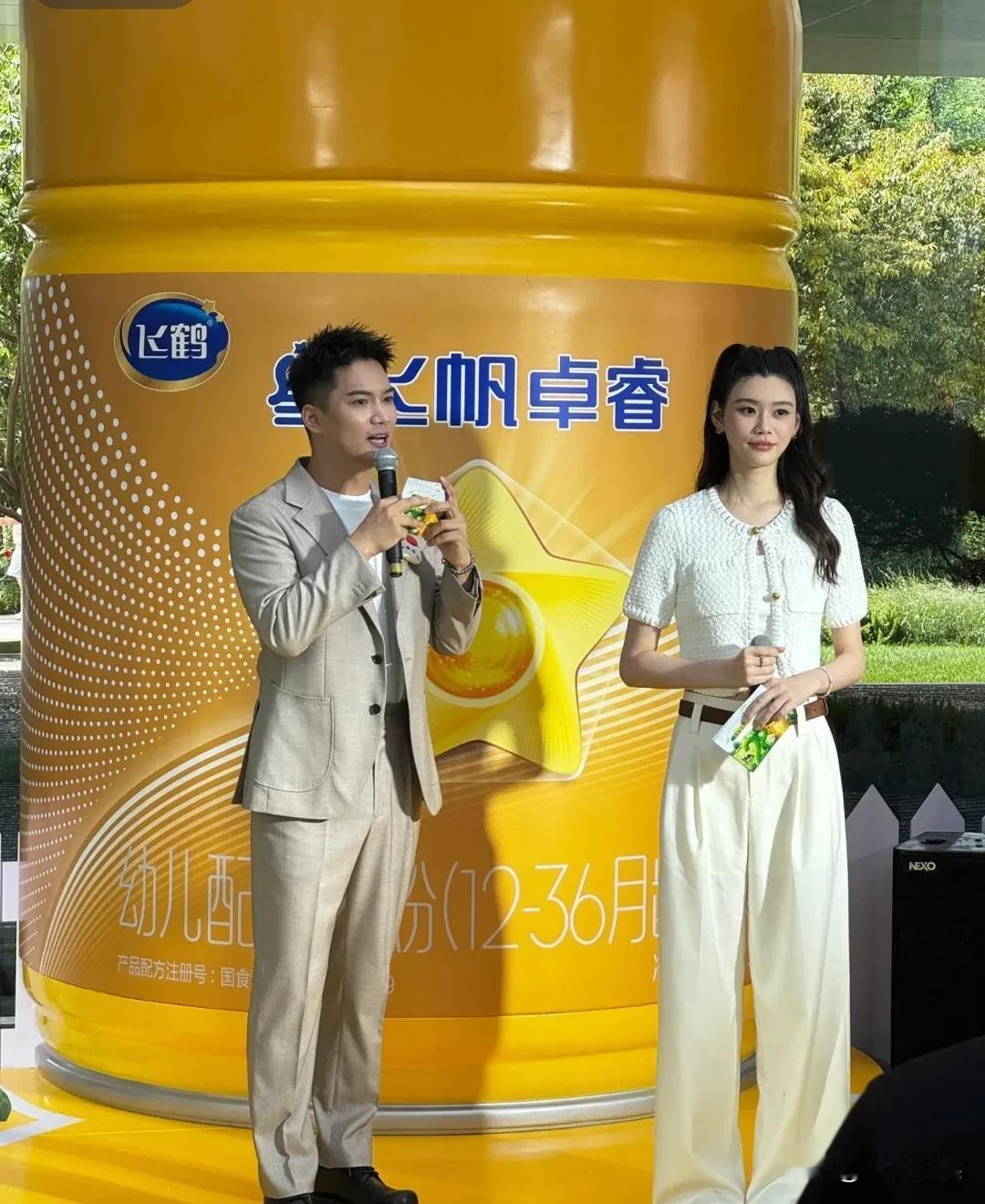 豪门风水好养人啊，感觉奚梦瑶的颜值被严重低估了！奚梦瑶现身北京，为某奶粉品牌站