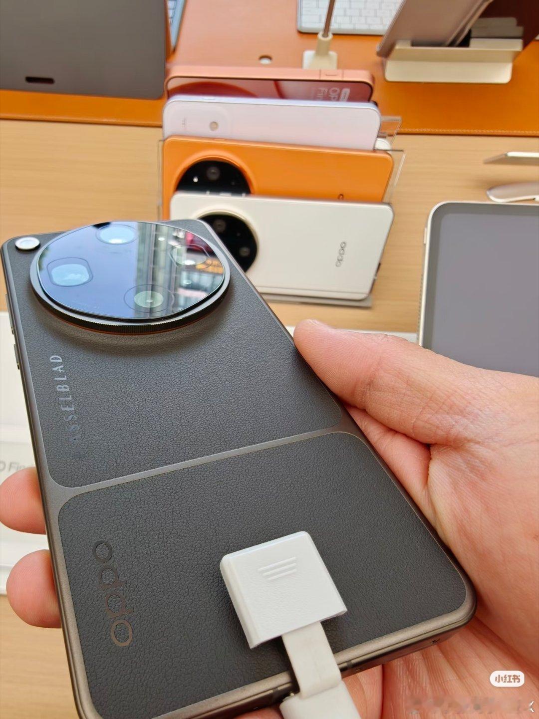 OPPOFindX9Ultra背板竟然是塑料+素皮旗舰机这工艺是不是差点意