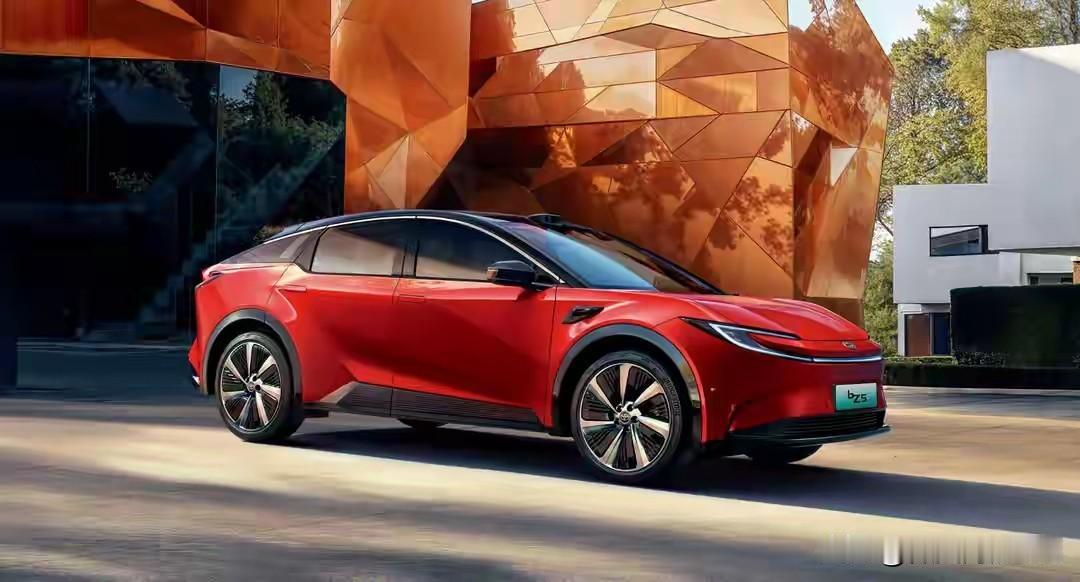 看到网上有人对2026年预测说，2026年钱会越来越不好挣，房价会越来越低，年轻